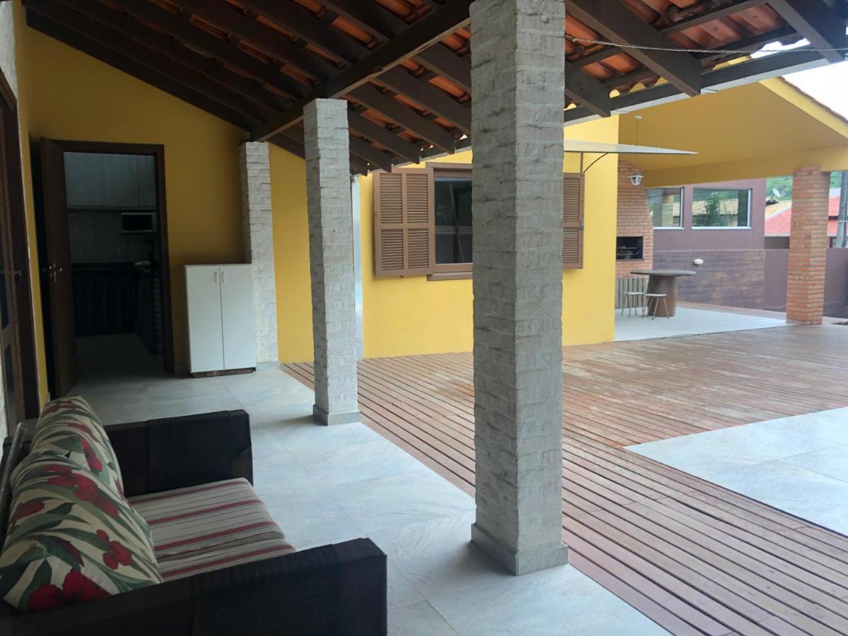 Linda casa com piscina em Bombinhas, espaço inteiro Exterior foto