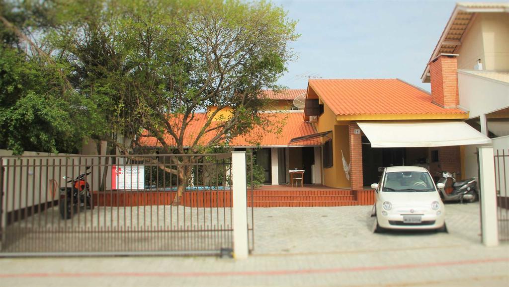 Linda casa com piscina em Bombinhas, espaço inteiro Exterior foto